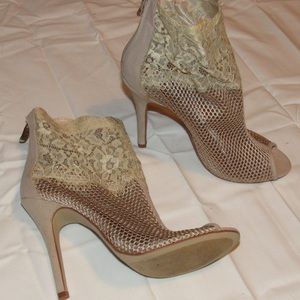 Women’s shoes